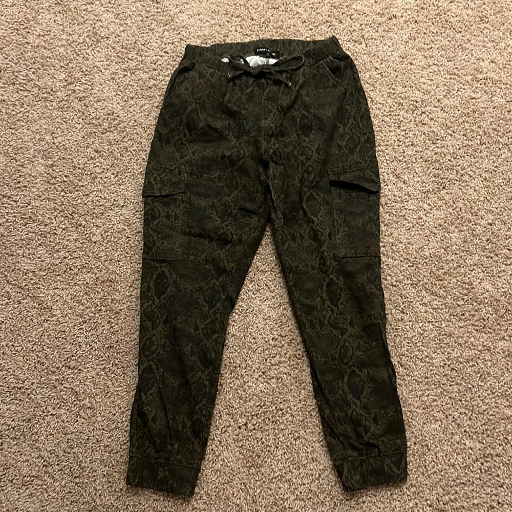Green Print Pants - L